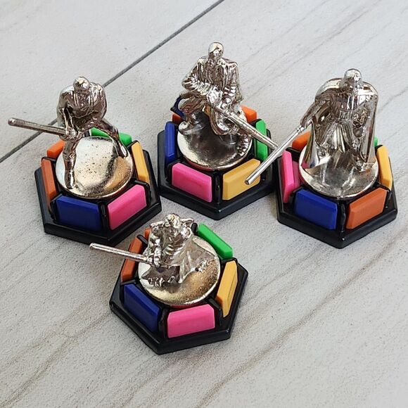 Trivial Pursuit Star Wars DVD Saga Edition 2005 Toys R Us Exclusive Tin COA - Picture 9 of 12